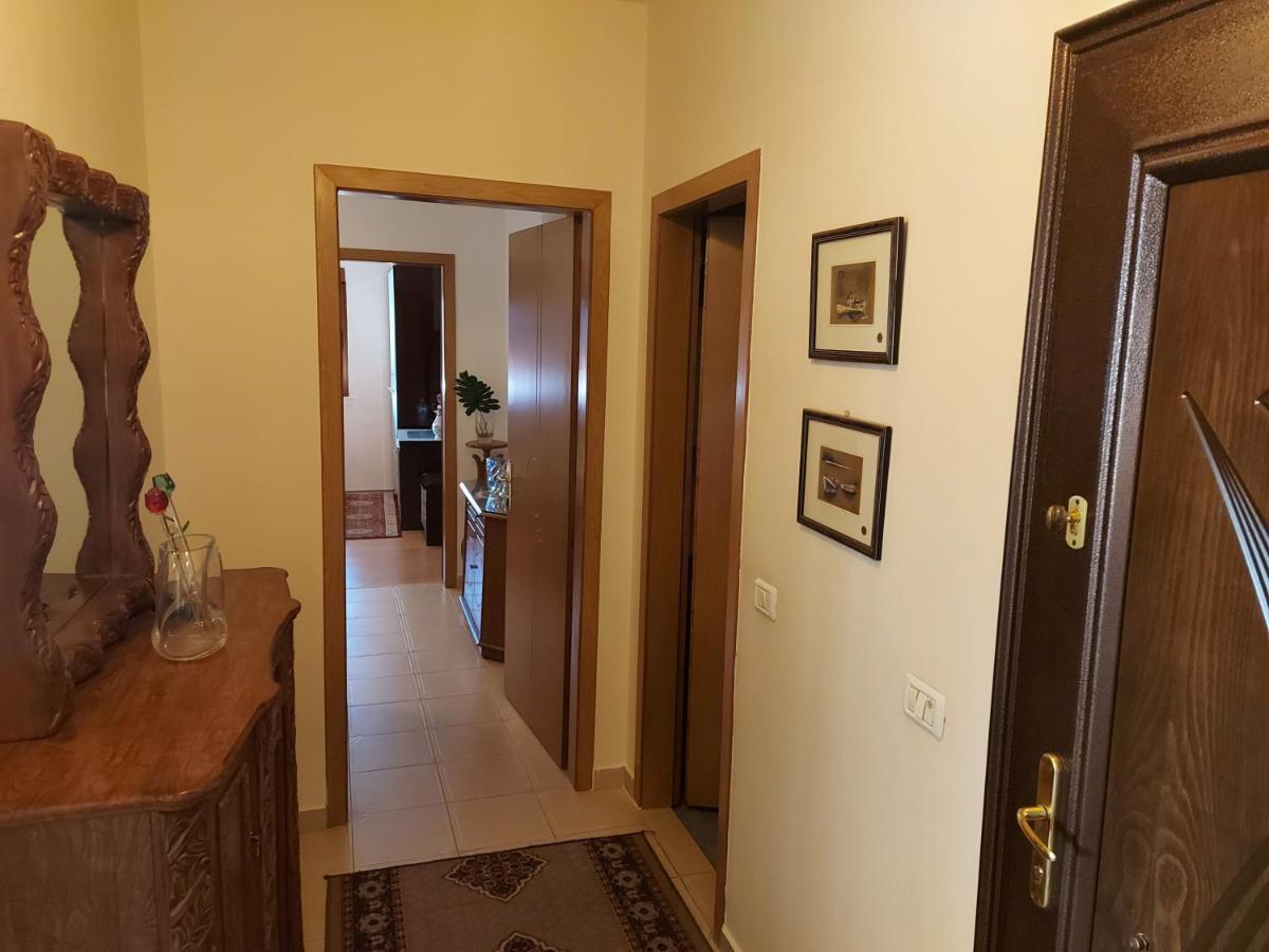 Geni Apartment Korça Exteriör bild