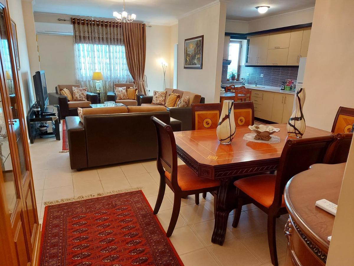 Geni Apartment Korça Exteriör bild