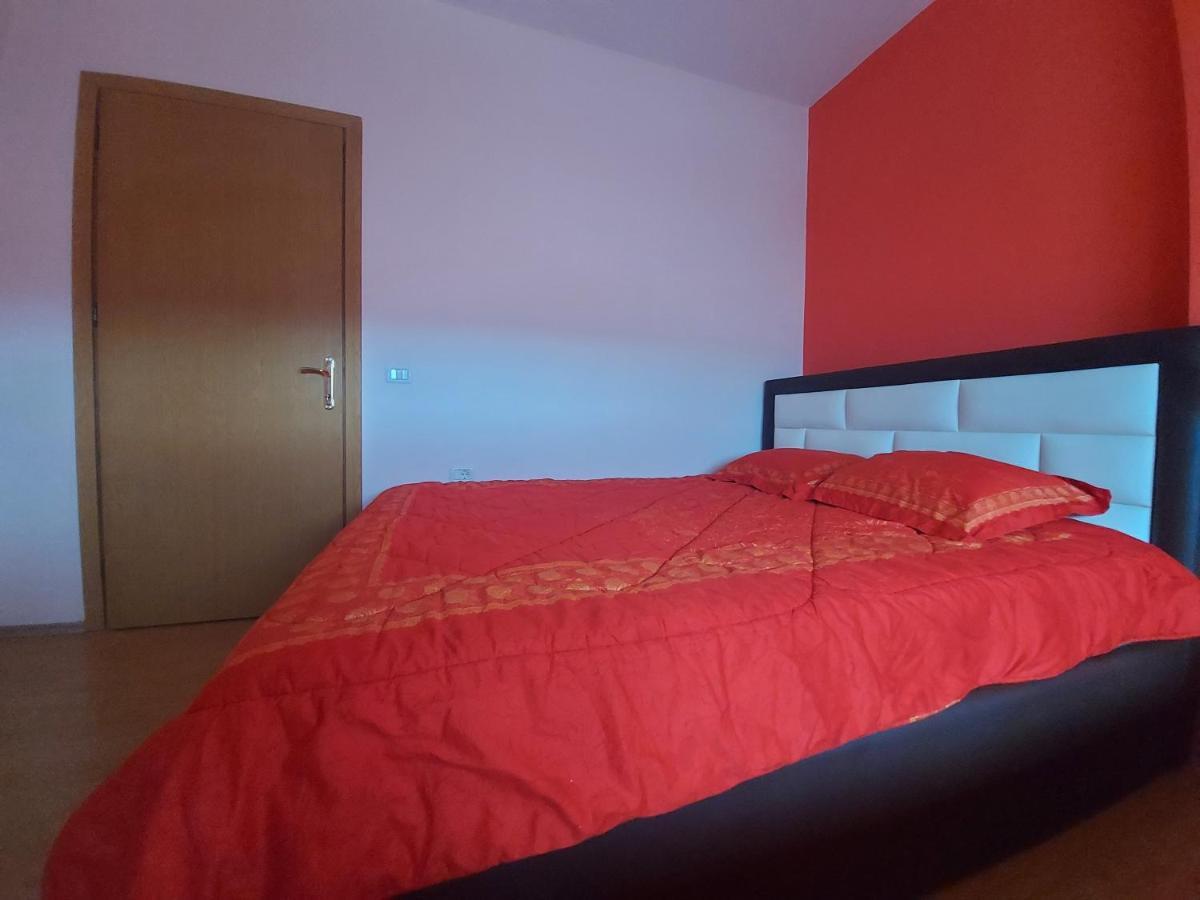 Geni Apartment Korça Exteriör bild